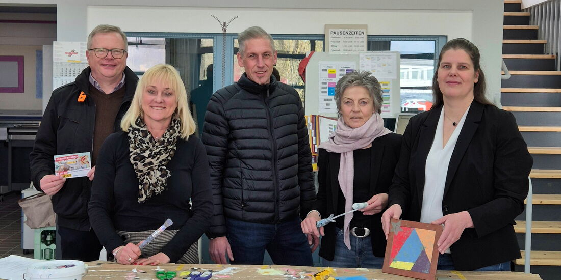 Fünf Fachleute aus Jobcenter, Handwerk und Arbeitsagentur stehen nebeneinander und werben für einen Aktionstag.